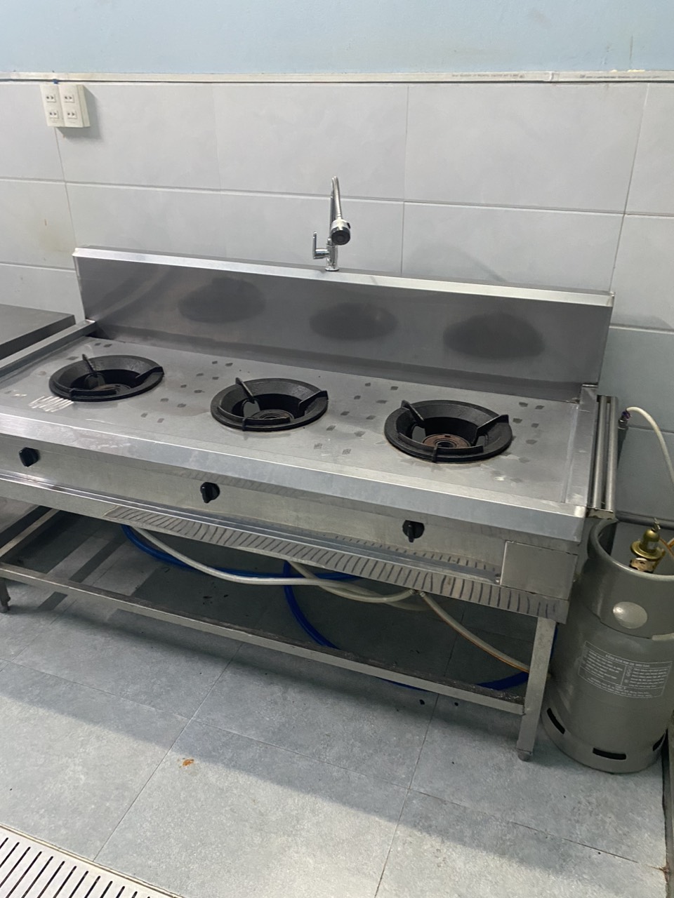 Kệ 3 bếp nấu bếp khè